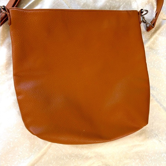 Thirty-One Baseball striped Crossbody Bag: removable flap, adjustable strap!! - Picture 11 of 13